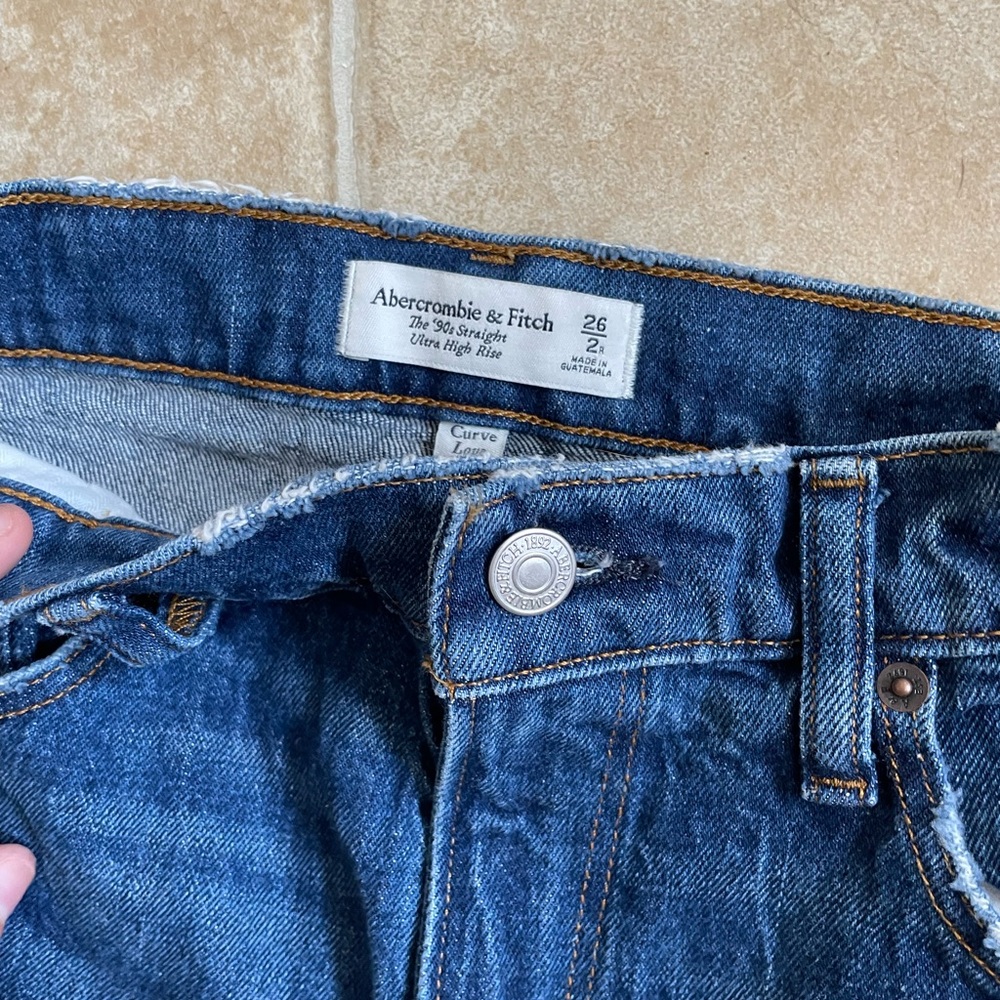 Abercrombie Curve Love Ultra High Rise 90s jeans